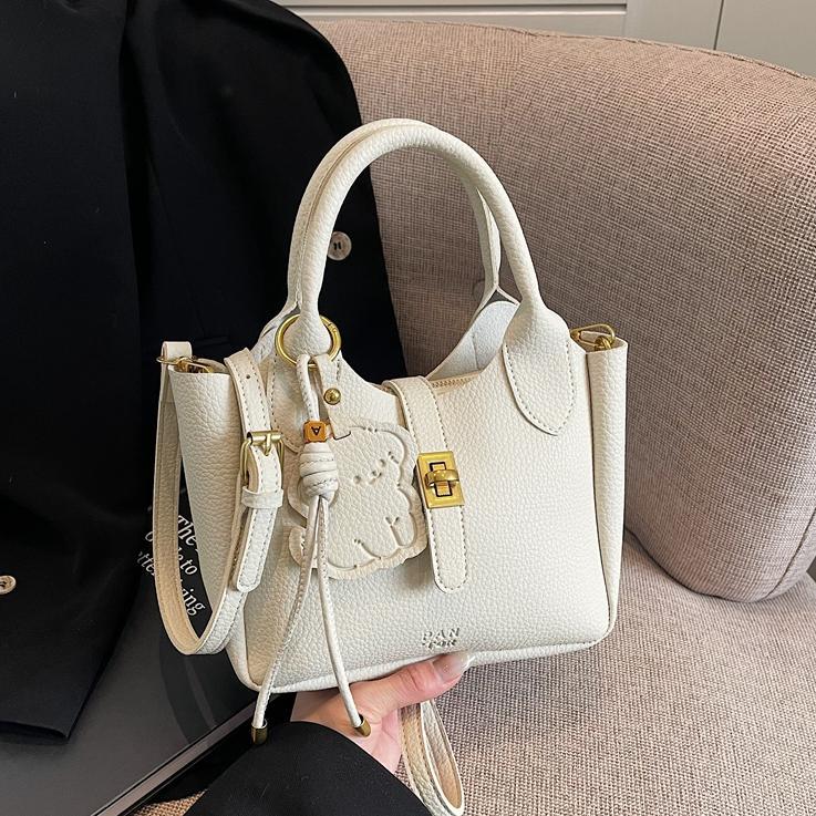 Este año, la popular explosión de la bolsa de cestas de verduras de mano para mujeres 2025, la nueva sensación de alta calidad de la bolsa de mochila súper fuego versátil bolso de cubo