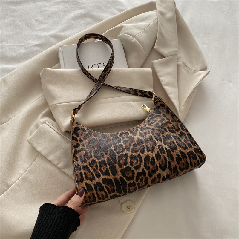 Bolso de diseño de nicho de invierno 2024 nuevo estilo de moda bolso de mano de mujer de moda estampado de leopardo bolso de hombro axilar