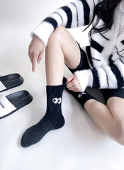 Autumn and winter plush socks for men and women, cute big-eyed mink velvet thickened solid color warm socks, mid-calf floor socks