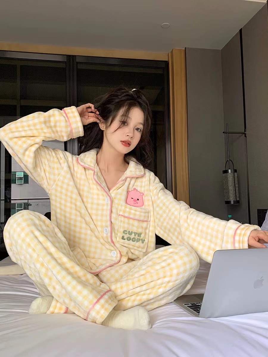 Transmisión en vivo de invierno transfronterizo cálido más pijamas engrosados de terciopelo mujeres lindo rebeca de solapa de ins servicio a domicilio de una pieza