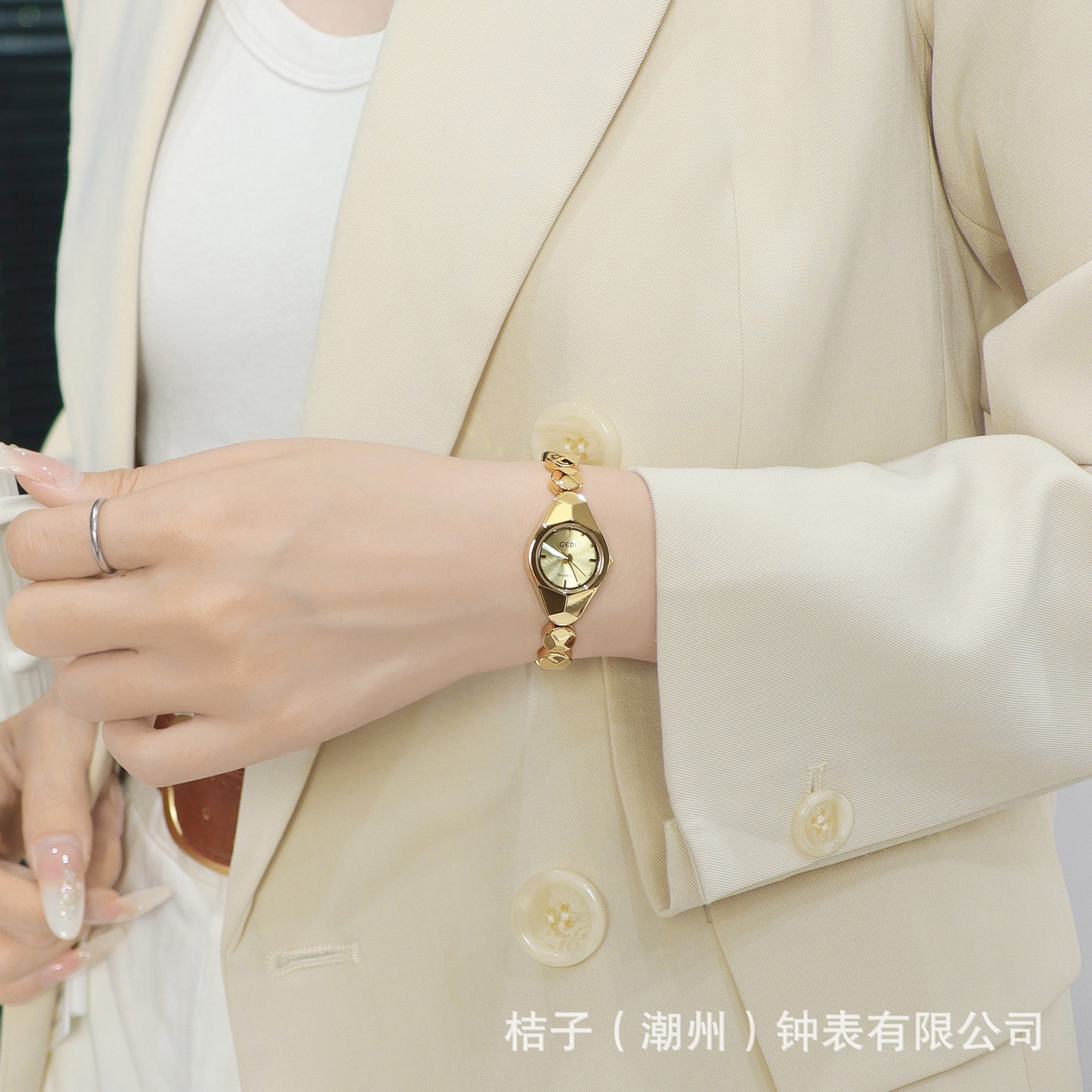 Gold belt gold plate