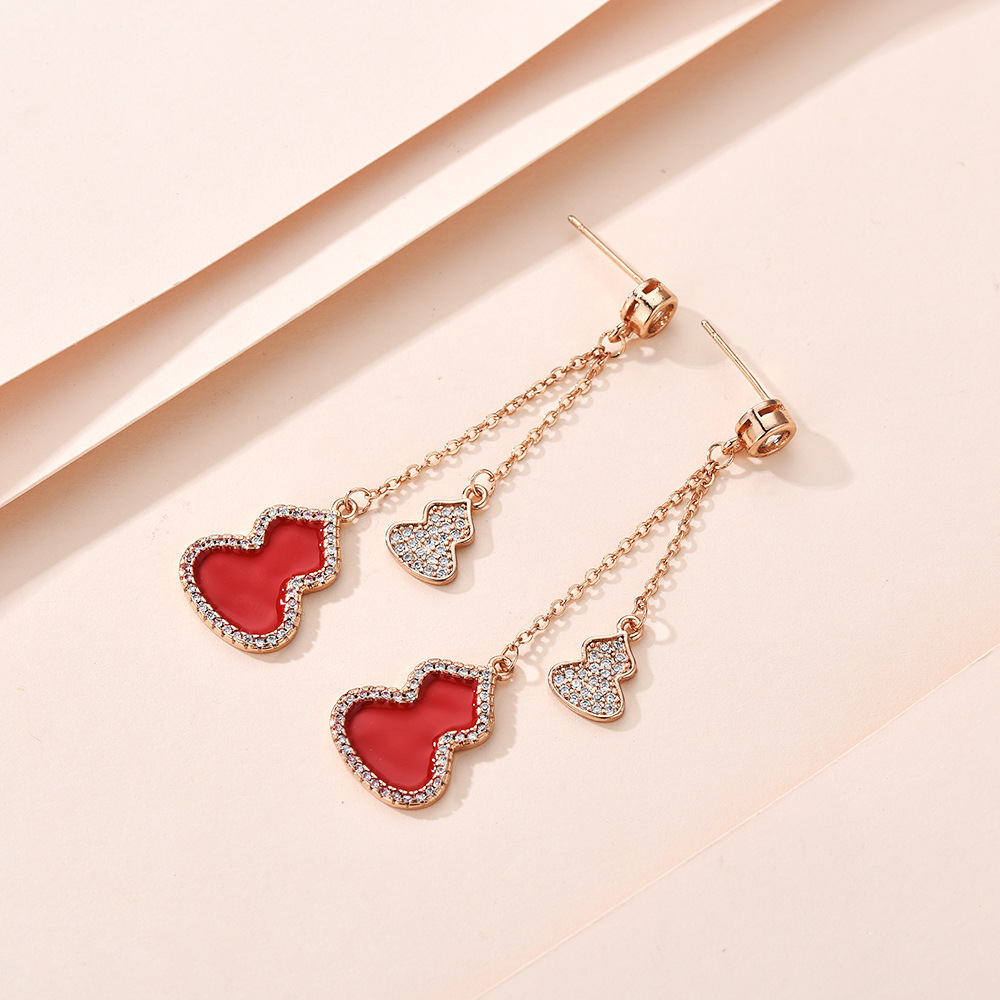 Amazon diamante completo dos pendientes de caballa niñas lujo ligero estilo de alta sensación pendientes temperamento universal joyas de orejas al por mayor