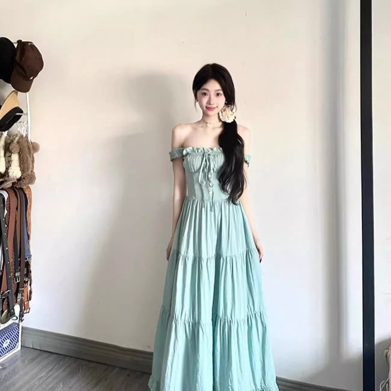 薄荷奶绿吊带连衣裙2025新款女夏季法式温柔设计感收腰A字长裙子|undefined