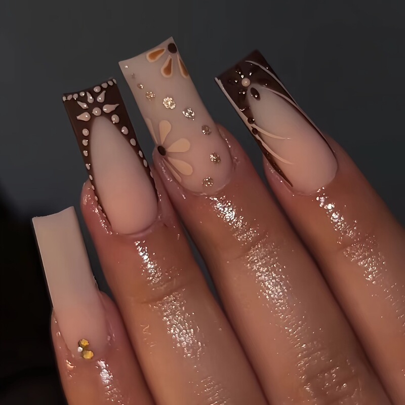 Cross-border selling a set of 24 pieces of fashion brown flowers hand-painted gradient art nail fake nails wholesale Cross-border selling a set of 24 pieces of fashion brown flowers hand-painted gradient art nail fake nails wholesale