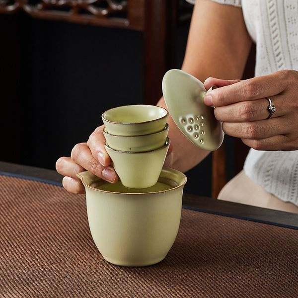 Handheld tea set for traveling
