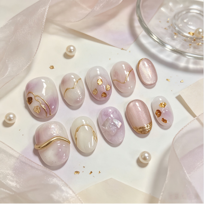 Gilt mica shell iridescent purple short manicure with a high-end feel, flattering for the skin tone, purely handmade press-on nails with a cat-eye French design Gilt mica shell iridescent purple short manicure with a high-end feel, flattering for the skin tone, purely handmade press-on nails with a cat-eye French design