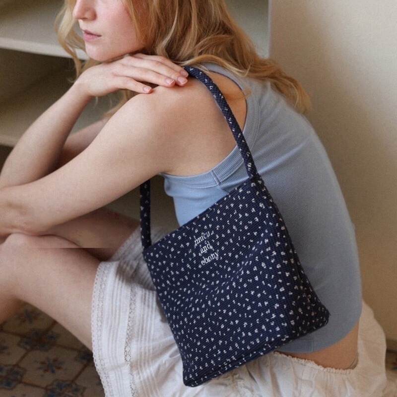 Korean Mucu and Ebony Genuine Product Versatile and Simple Nearest Floral Underarm Shoulder Bag Korean Mucu and Ebony Genuine Product Versatile and Simple Nearest Floral Underarm Shoulder Bag