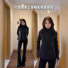 早秋外套黑色修身收腰冲锋衣女秋季小个子爬山旅游穿搭软壳登山服