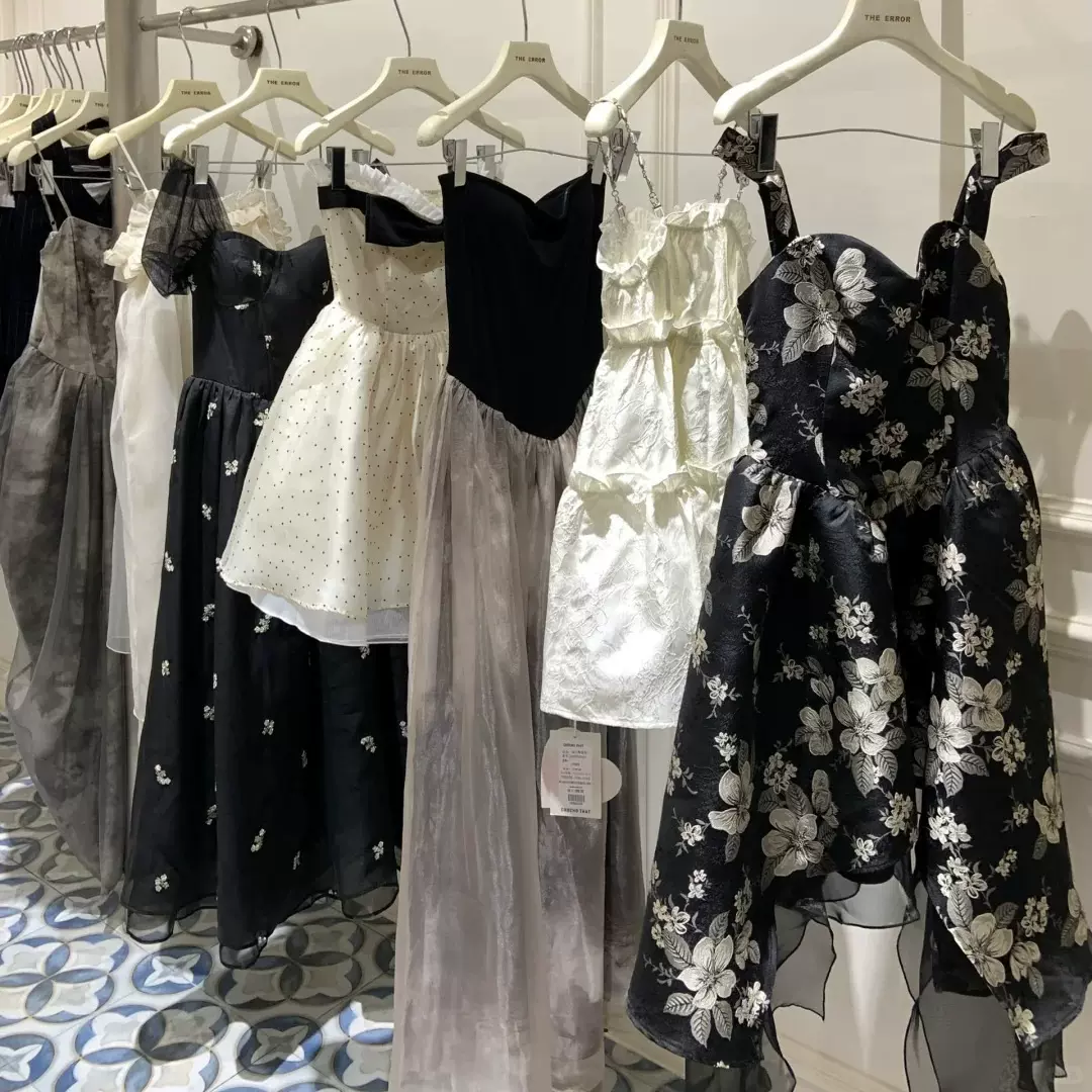 2025夏季新款法式茶歇复古纯欲风辣妹碎花吊带裙女收腰显瘦连衣裙