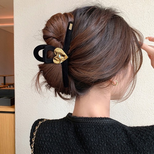 Black velvet love grabber female large size high-end  new autumn and winter hairpin internet celebrity shark clip hair accessory
