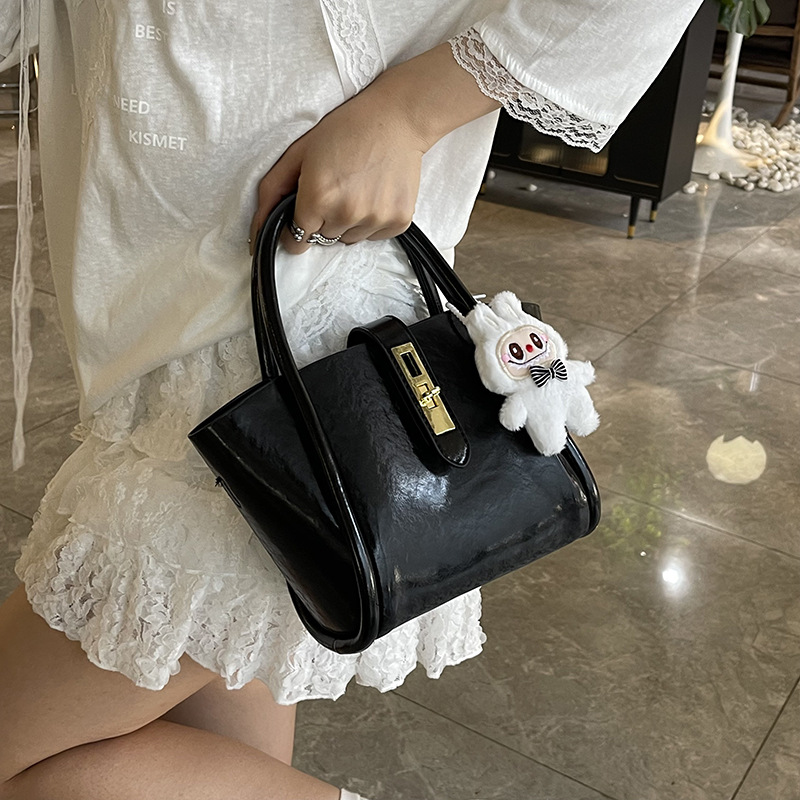 Bolso de canasta de verduras transfronterizo para mujer 2025 nuevo bolso de mensajero de viaje de moda, bolso de cubo de todo fósforo con personalidad de nicho