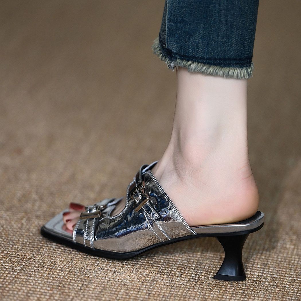 2026 nuevos zapatos de playa negros de verano zapatillas de cabeza cuadrada zapatillas de tacones bajos image 2