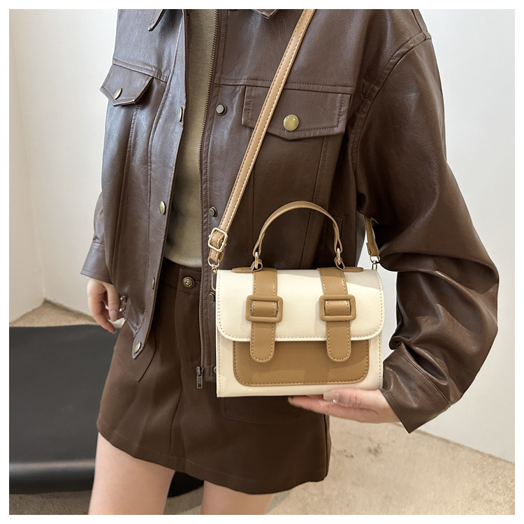 A new 2024 trendy and retro single-shoulder crossbody small square bag for girls, a niche British-style handbag undefined