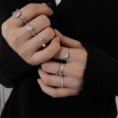 Overlapping Ultra-Fine Sparkling Diamond Full-Diamond Minority Design Heart Ring for Women, Fashionable and Personality Ring, Simple and Cool Style, New Arrival