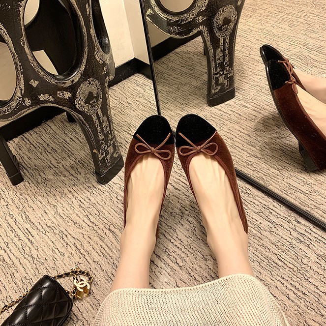 Versión de piel de oveja de la uva de la misma cabeza redonda clásica pequeña fragancia arco de terciopelo grueso tweed simple zapatos planos para mujeres
