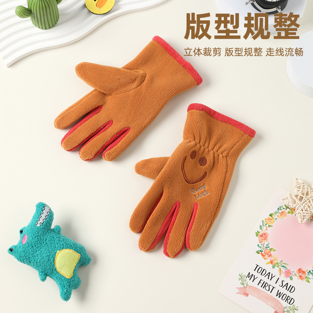 Niños y niñas con guantes de terciopelo de otoño y invierno para estudiantes de la escuela primaria de terciopelo de grano para montar guantes lindos al aire libre.