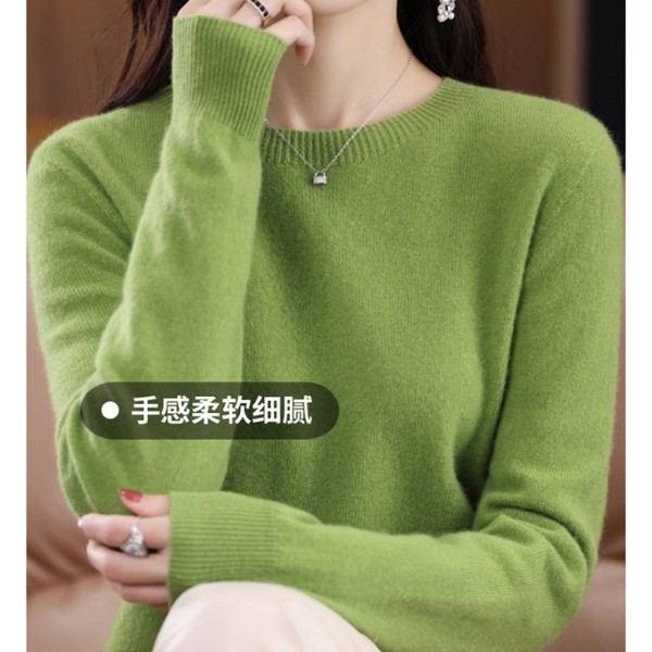 Woolen base body-friendly sweater with a round collar