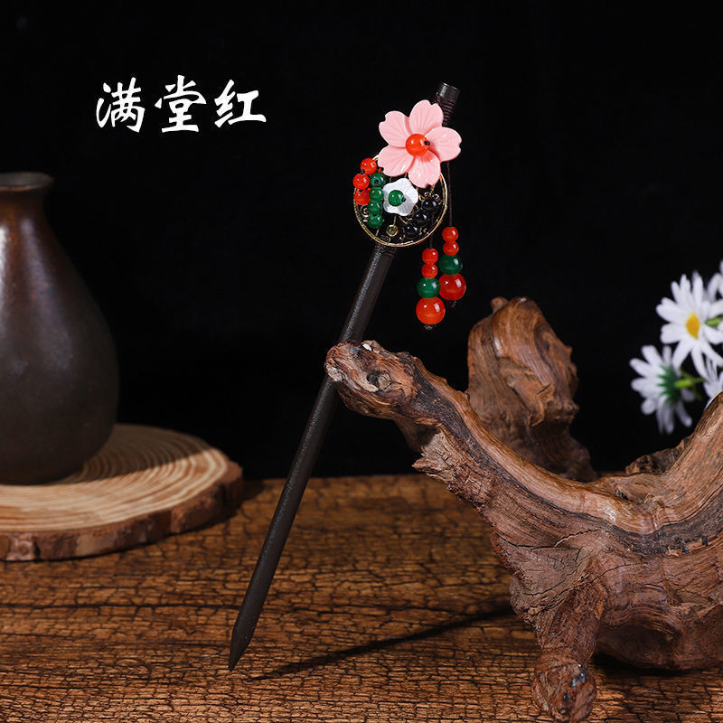 黒檀の木のかんざしのフリンジをまねて、かんざしの子供の古風な頭飾りをします。|undefined