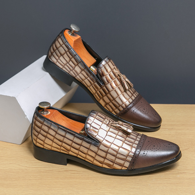 Zapatos de hombre grandes nuevos zapatos de cuero casuales de moda retro de un pie zapatos de cuero de punta de moda zapatos de boda de hombre