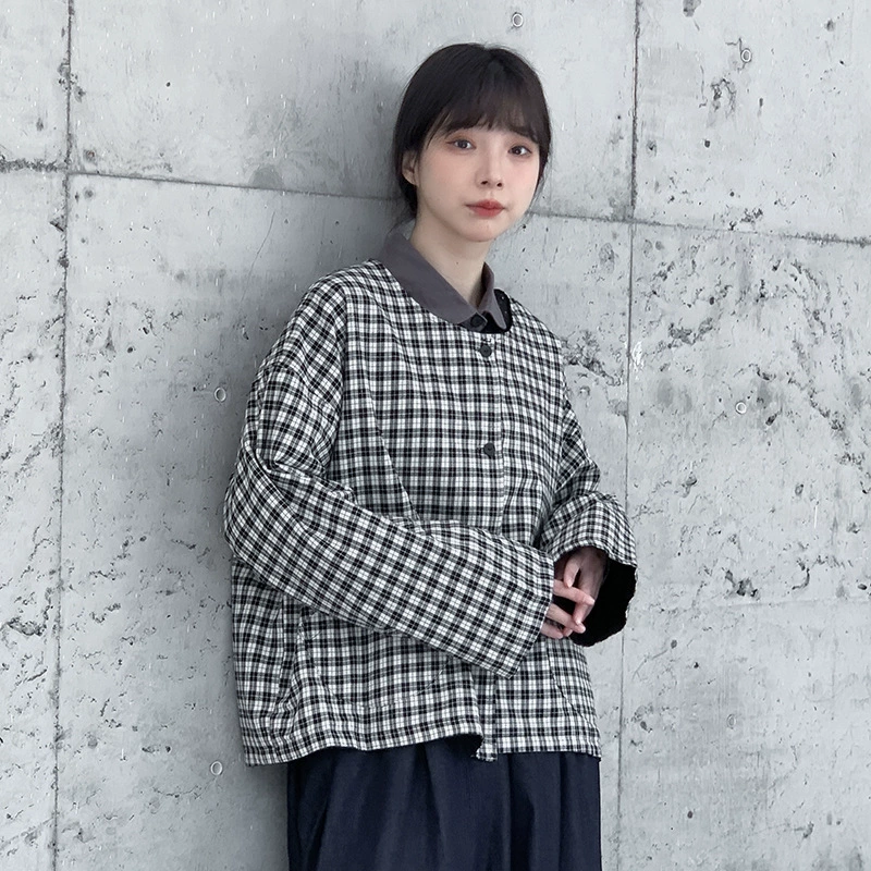 Black thin demi-season quilted cotton-down jacket with round collar, oversized fit, average size