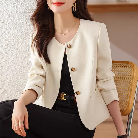 Women's Chanel-style short jacket, 2024 new style, popular autumn casual suit, petite short top, autumn.