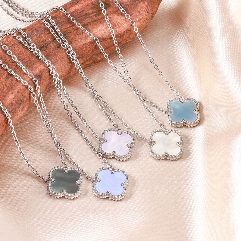 Four-Leaf Clover High-End V Gold Bracelet with 18K Gold Necklace, 15mm Red Agate, White Shell Pendant, Clavicle Chain