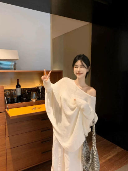 慵懒风V领针织衫毛衣外套2025春秋新款不规则设计感蝙蝠袖女上衣|undefined