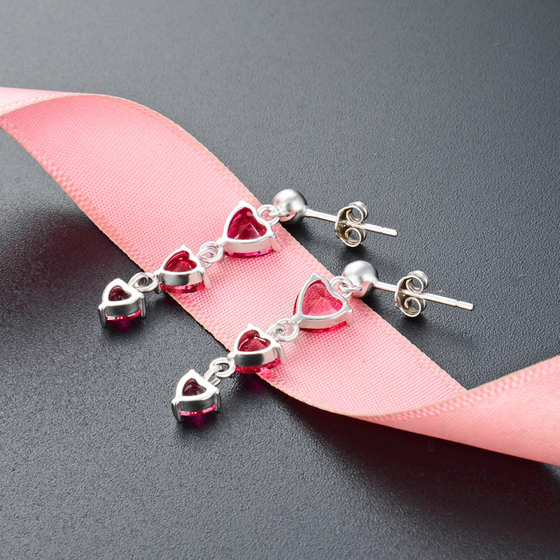 Japonés y coreano romántico Qixi rojo corazón pendientes de las mujeres para los amantes S925 plata esterlina con incrustaciones de cristal en forma de corazón pendientes