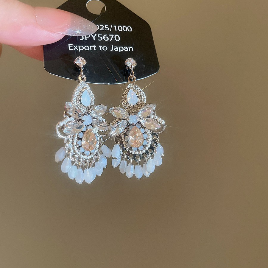 Aguja de plata con diamantes de cristal pendientes de bordilla estilo nacional pendientes de temperamento pequeño ligero lujo de alta calidad industria pesada exageración pendientes