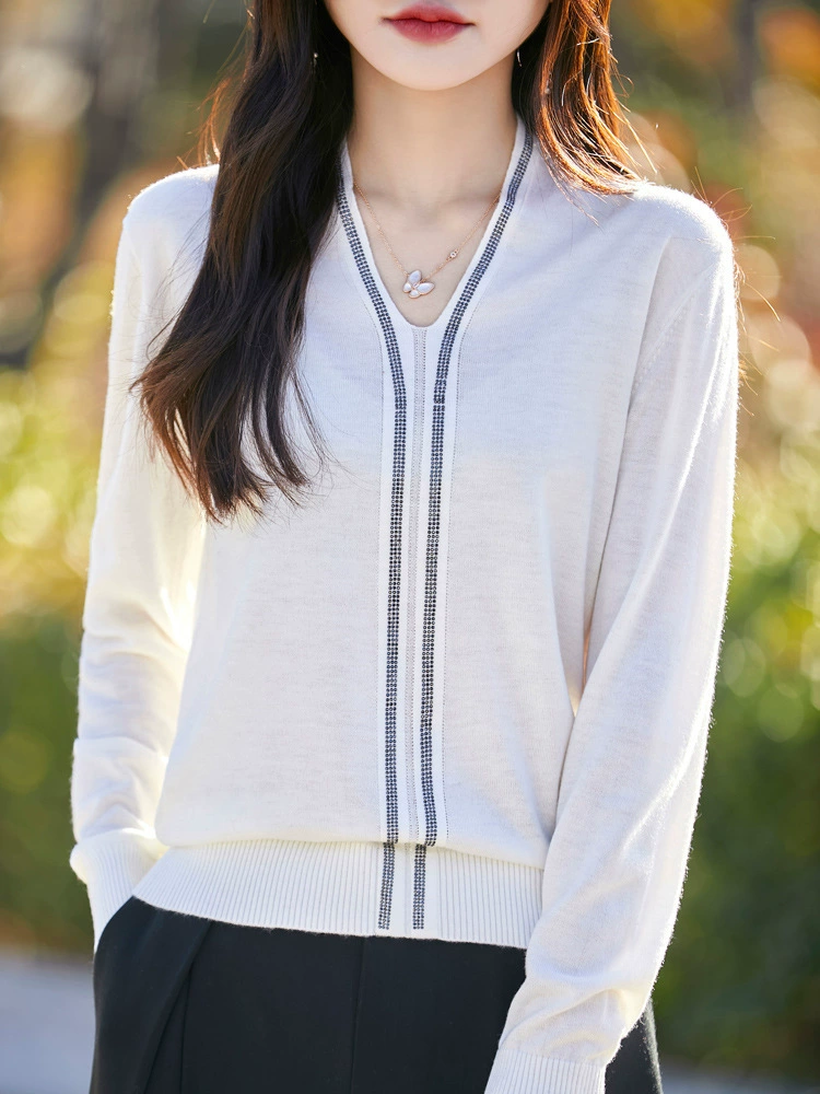 Little Xiangfeng V-образным вырезом шерстяной трикотаж женский 2025 весенний новый дизайн чувство нишевые темпераментные рубашки