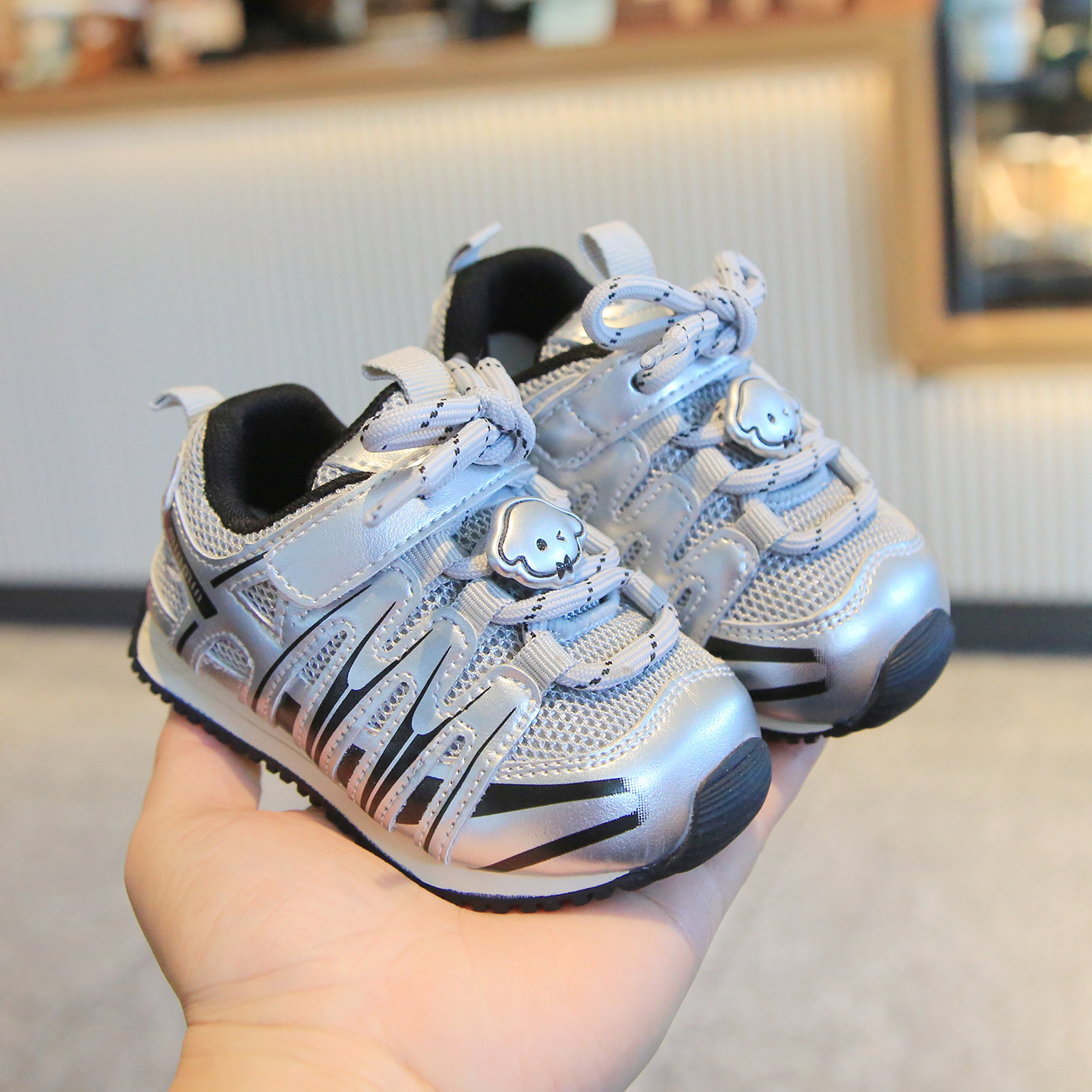 Zapatos para bebés primavera y otoño nuevos zapatos deportivos transpirables de primavera para niños de 1 a 3 años de edad zapatos de paso ligeros antideslizantes