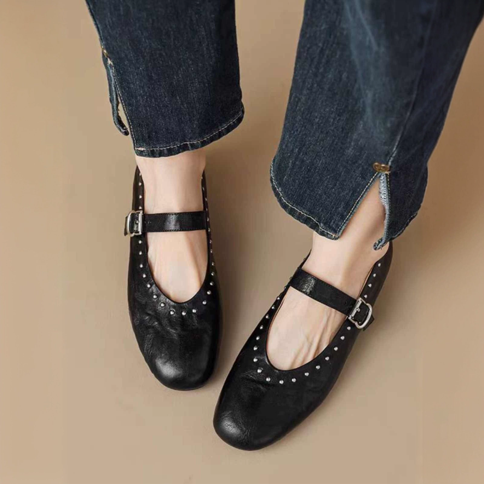 Мягкая кожа темпераментный французский ретро плоская подошва Мэри Джейн обувь женский 2025 весна и осень черный мягкий кожаный заклепки мягкий подошв одиночные туфли zj