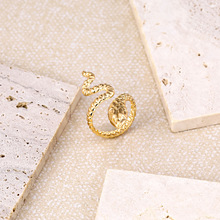 �W���羳���|���ł����OӋ���ν�ָŮʿ�ճ��ە��Ɍ�����Ʒ���