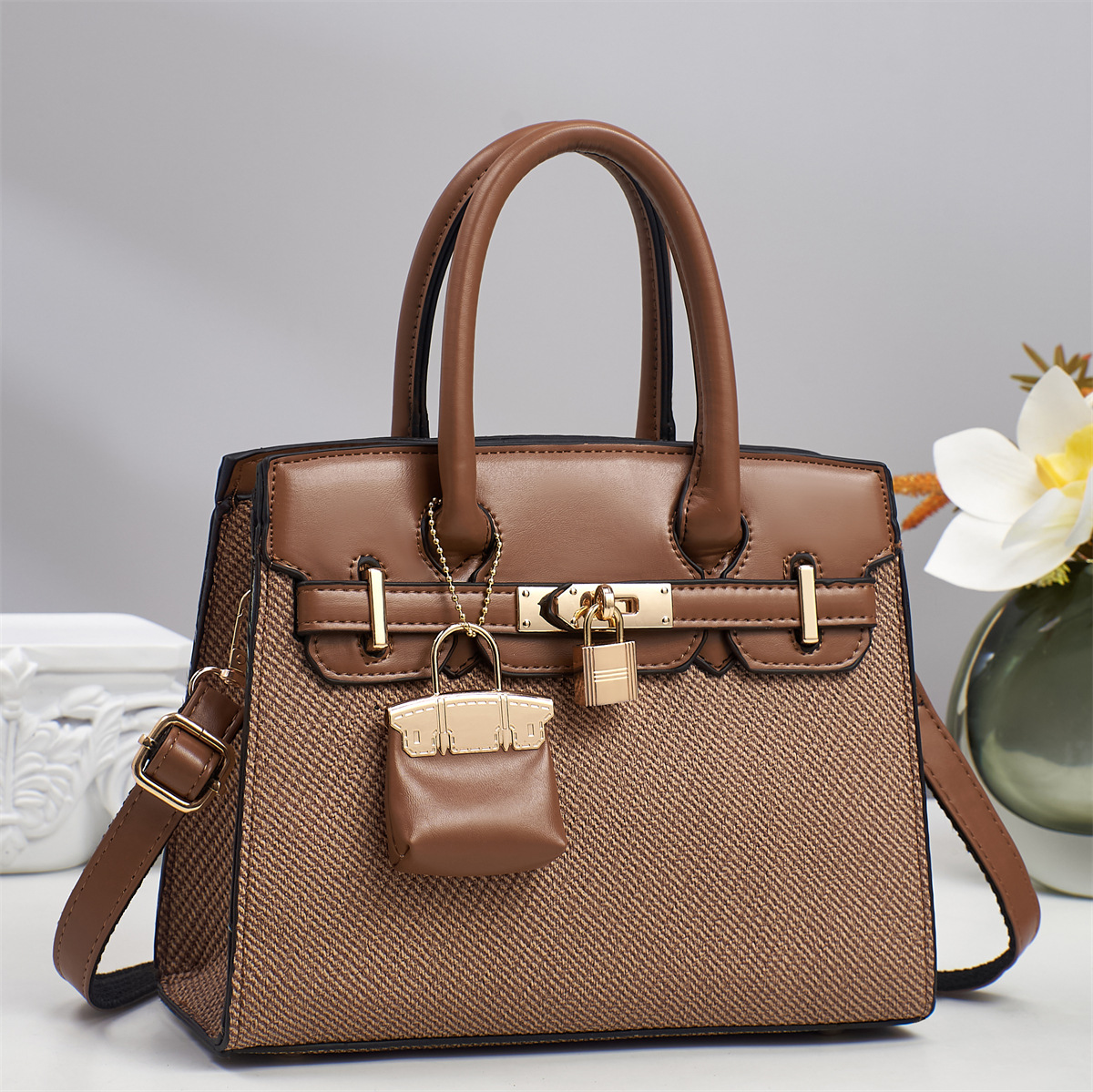 2025 primavera nuevo estilo bolso de mujer bolso grande europeo y americano bolso portátil de cuero suave de gran capacidad mensajero de un solo hombro bolso de mujer