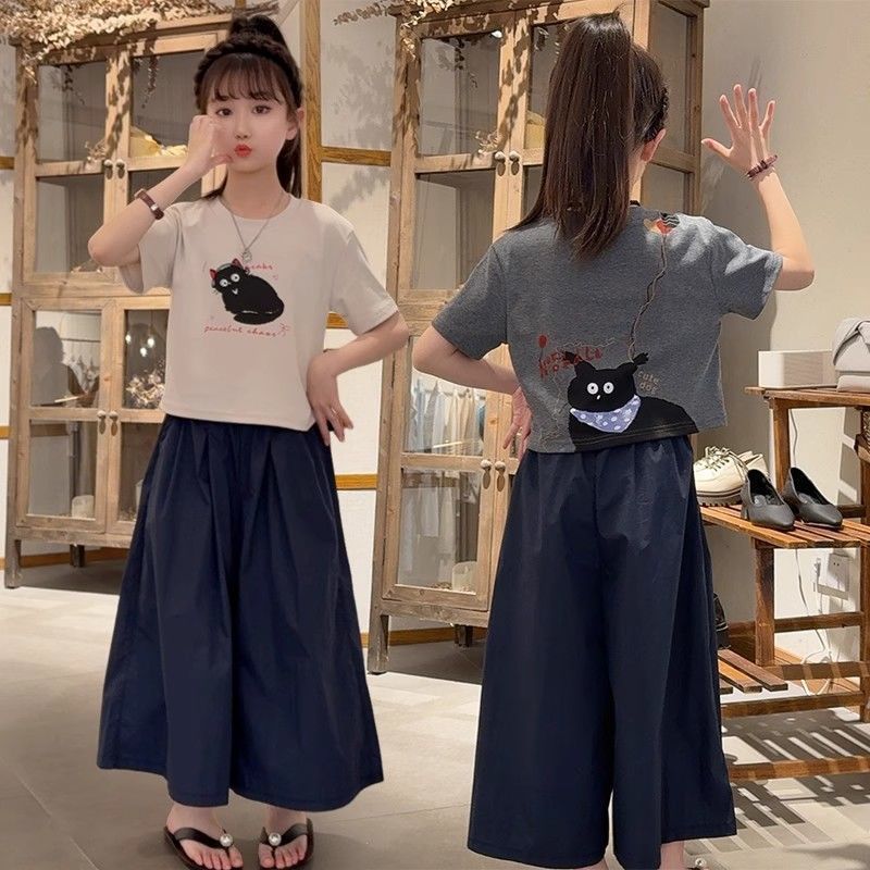 Korean style trendy girls' sportswear set, new summer cartoon school style children's short-sleeved casual two-piece set.