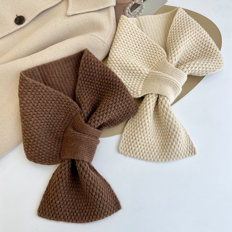 Otoño e Invierno Cruz de lana cálida bufanda de punto de las mujeres de estilo coreano versátil perezoso corto de color sólido protección del cuello pequeña bufanda de la moda