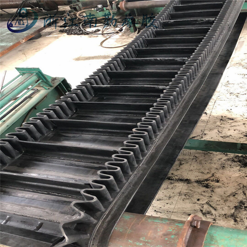 专业生产 裙边输送带 人字花纹输送带 尼龙防滑输送带 挡边输送带