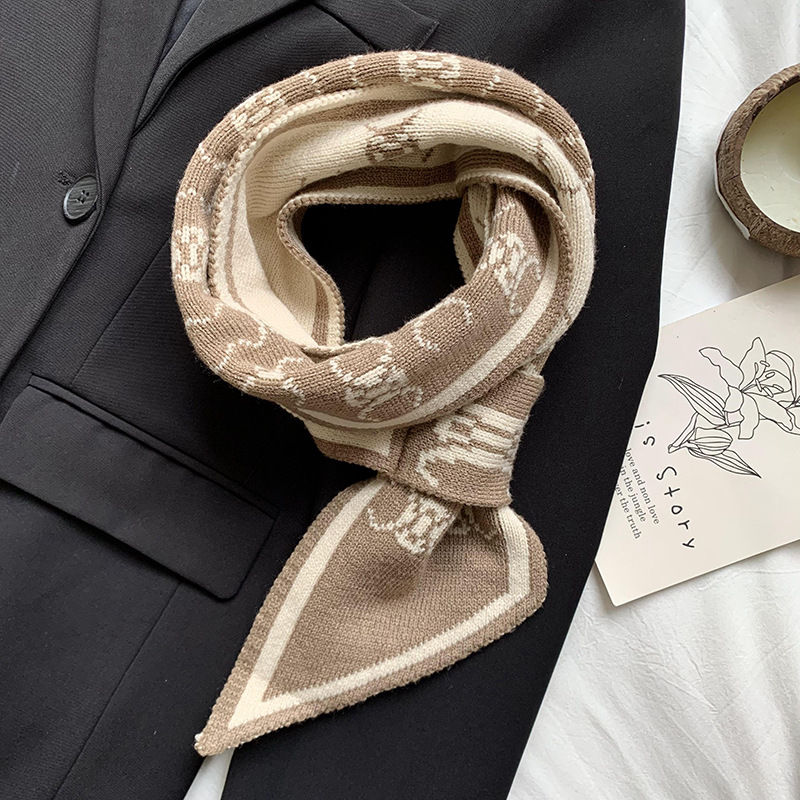 Bufandas de punto de alta sensación de nuevo estilo coreano otoño invierno versátil tablero de ajedrez perforación toallas de orejas perezosas cruzada guillera