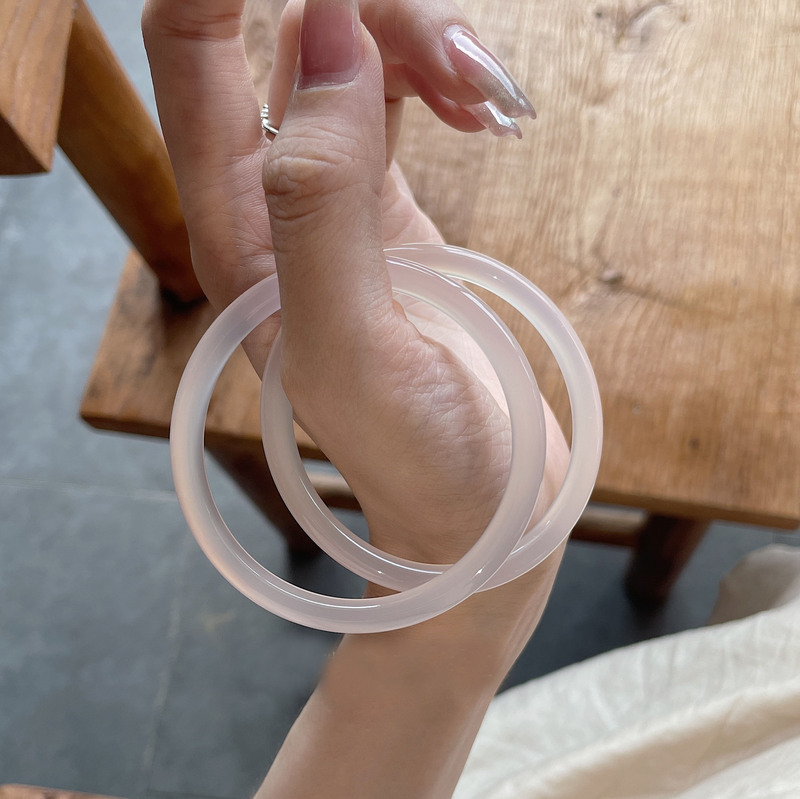 白月光玉髄瑪瑙のブレスレットの細い丸い美人の腕輪の玉髄は腕輪の軽い贅沢な贈り物の6mmになります。|undefined
