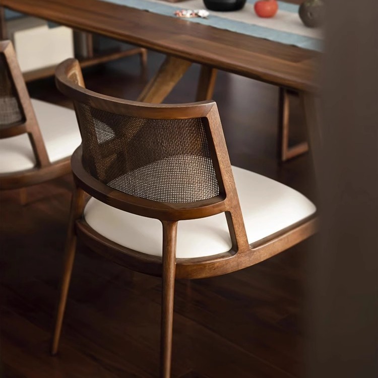 Silla de comedor retro de madera maciza, silla de ratán de estilo wabi-sabi con tapizado suave para hoteles y restaurantes, silla de diseño nórdico, minimalista para uso doméstico.