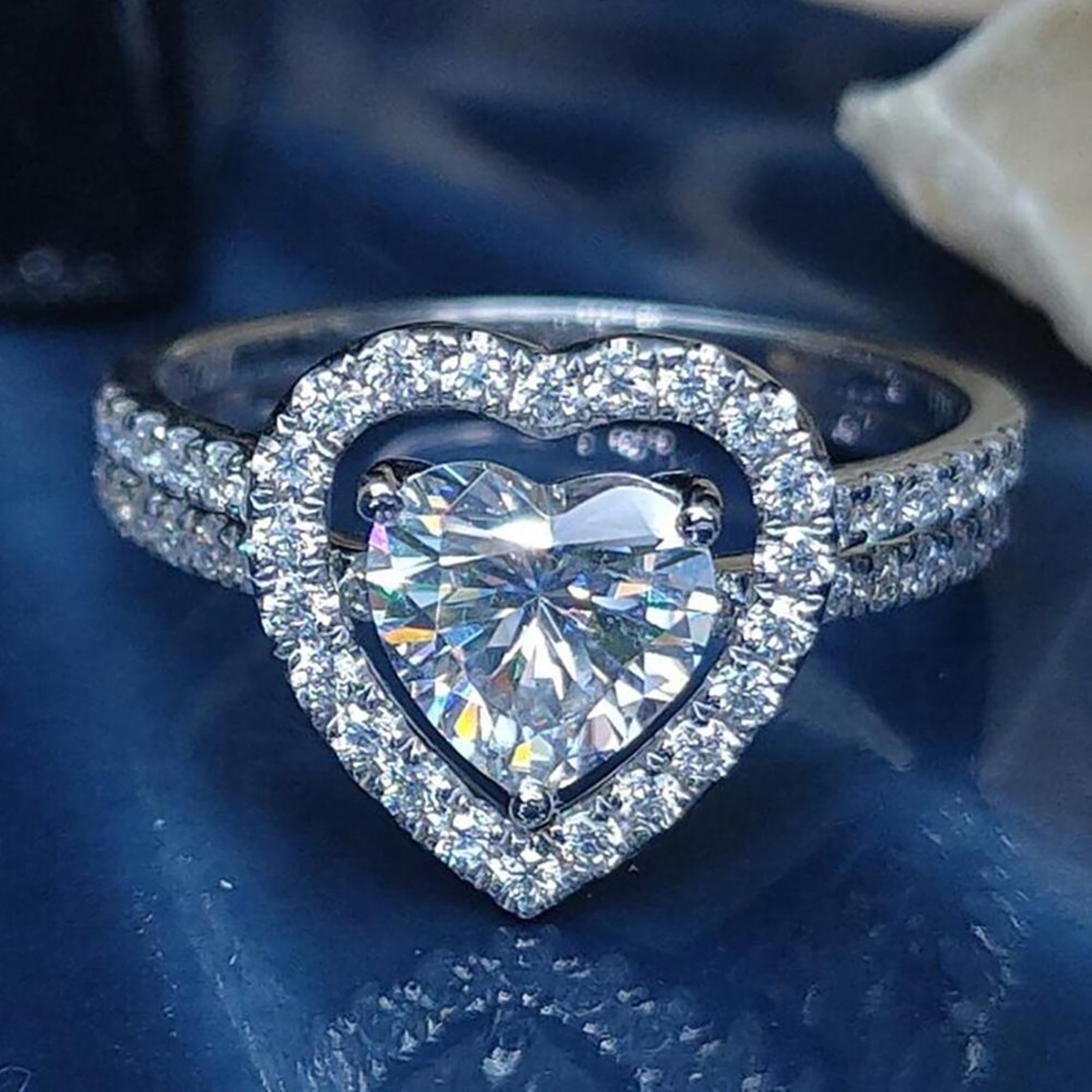 Classic Style Heart Shape Alloy Plating Inlay Zircon Women's Rings display picture 5