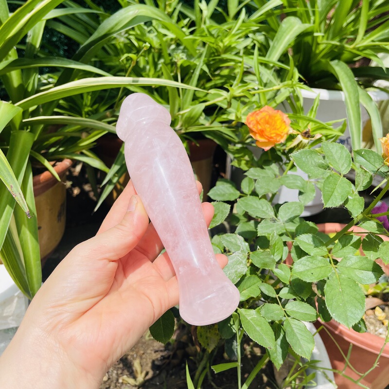天然粉晶雕刻原石打磨水晶按摩棒 图 3
