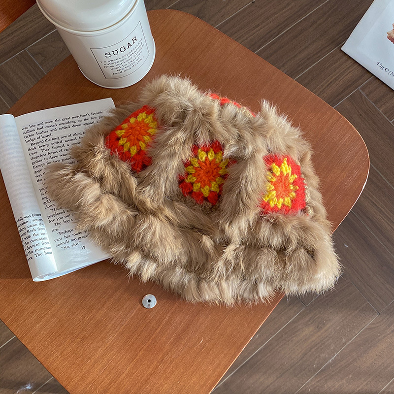 갈색 붉은 꽃 사자 모자