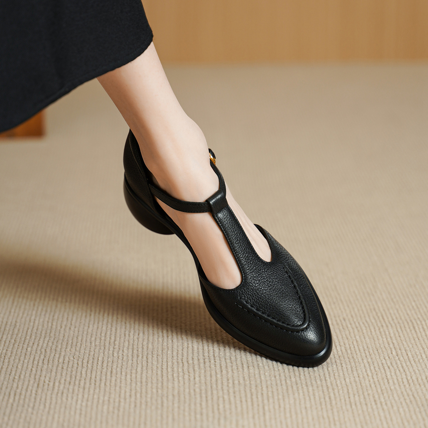 Sandal nữ quai chữ T gót vuông 5 cm mũi kín hở gót phong cách vintage — đen