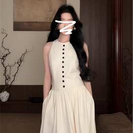 简约风白色无袖背心连衣裙女2026新款巨好看早春漂亮绝美法式收腰