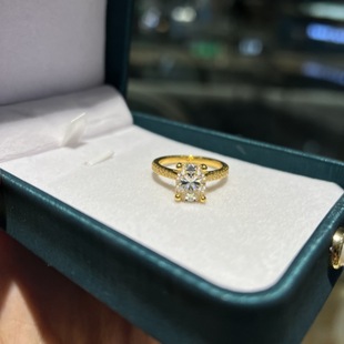 18k gold four-claw diamond ring Au750 color gold four-claw inlaid Moussaint diamond fashion light luxury versatile ring water shell gold