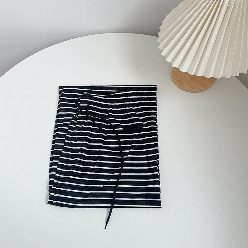 Hielo blanco y negro rayas pantalones de piernas anchas para mujeres primavera y verano delgados de cintura media y alta caída sensación de caída pantalones casuales