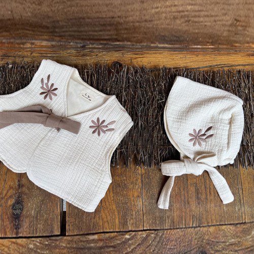 Korean version of children's clothing, spring and autumn new style, baby girl, embroidered slanted waistcoat, one-piece romper, baby robe