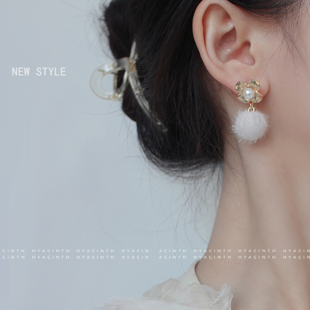 Demi-season fashionable elegant cute earrings from pearl