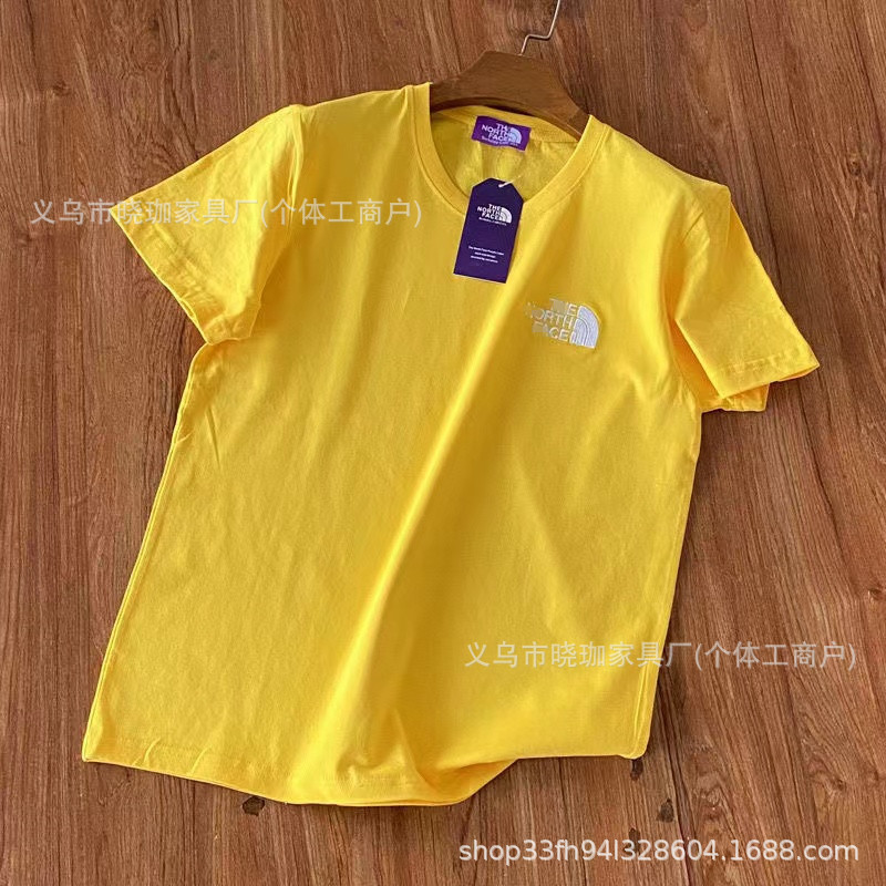 앞면과 뒷면에 노란색 자수